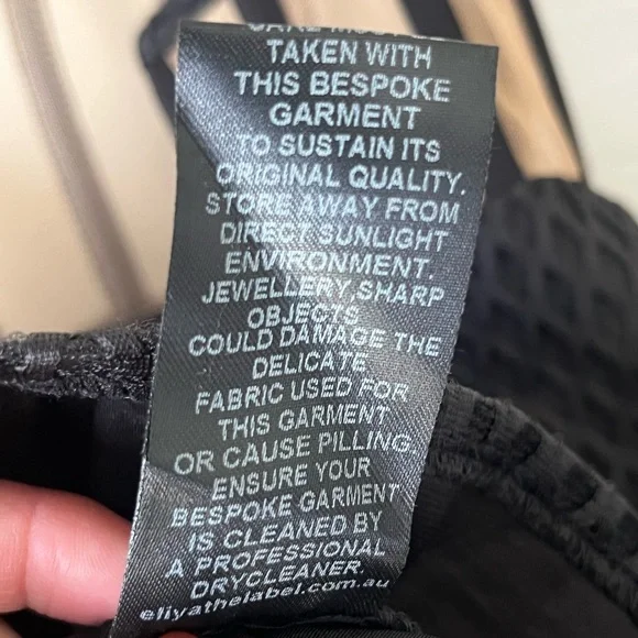 Elegant Black Dress - Picture 13 of 15